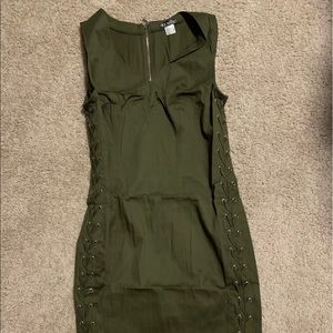 Never worn green tie up dress, brand new size 14